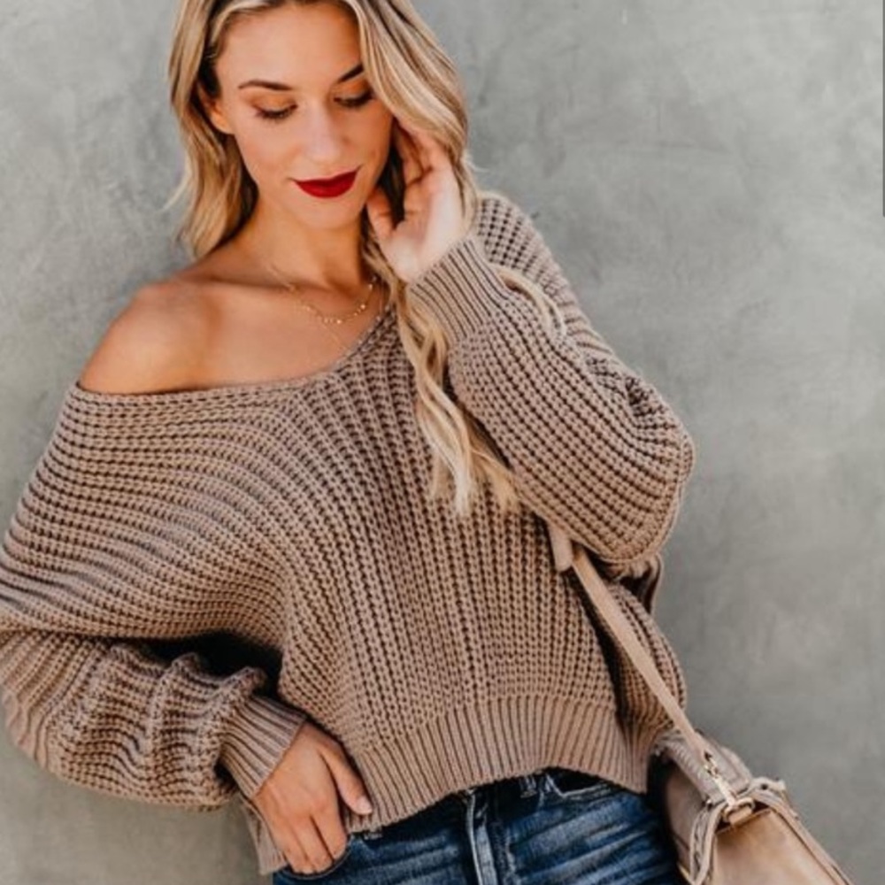 VICI Carry on V-neck Sweater in Cocoa